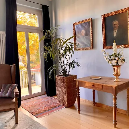 Ruhige In Zentral Gelegener Gruenderzeitvilla