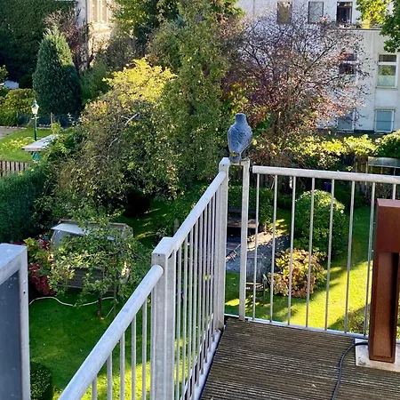 Apartment Ruhige In Zentral Gelegener Gruenderzeitvilla