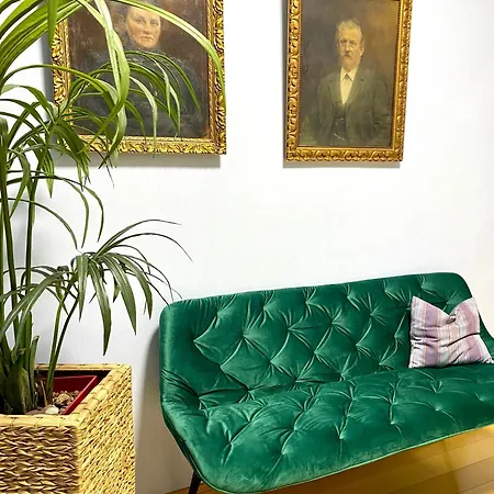 Ruhige In Zentral Gelegener Gruenderzeitvilla 아파트 *