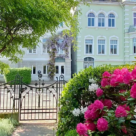 아파트 Ruhige In Zentral Gelegener Gruenderzeitvilla *