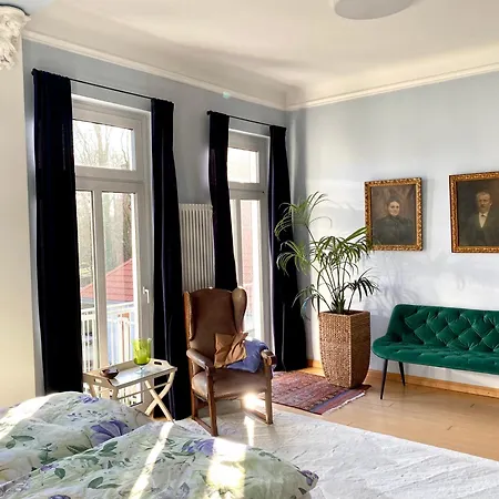 Ruhige In Zentral Gelegener Gruenderzeitvilla Apartment