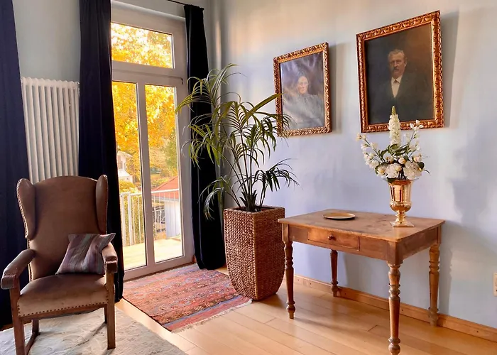 Ruhige In Zentral Gelegener Gruenderzeitvilla