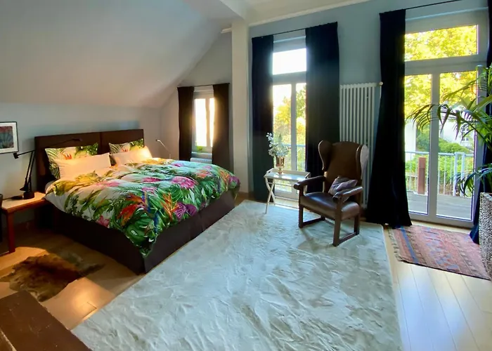 Appartement Ruhige In Zentral Gelegener Gruenderzeitvilla