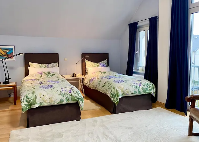 Appartement Ruhige In Zentral Gelegener Gruenderzeitvilla